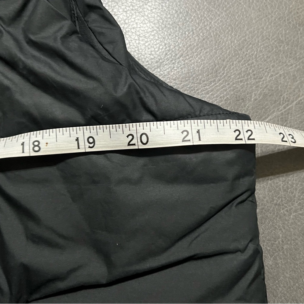 Black Adidas puffer Vest Zip up pockets Hiking outdoors excellent condition - Picture 8 of 10